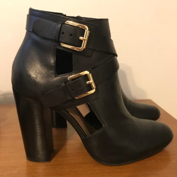 Atwell Maggie Black Leather Bootie w/Gold Buckle - Picture 4 of 4